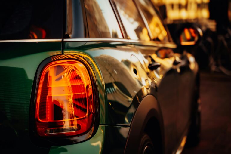 Achterkant Mini youngtimer bij Autoservice Bas Stalpers in Udenhout